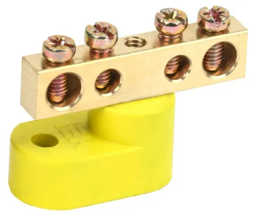 Шина PE "земля" ШНИ-6х9-4-У1-Ж на одном угловом изоляторе IEK YNN10-69-4C1-K05