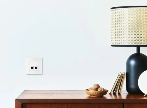 Розетка компьютерная 2-м СП Etika RJ45 кат.5E UTP механизм бел. IEK 672255 фото 2