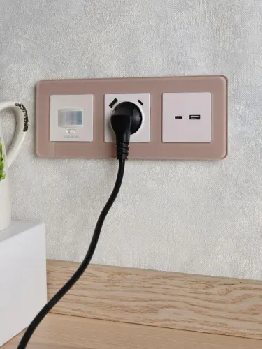 Розетка BRITE USB A+C 18Вт РЮ11-1-БрЖ механизм жемчуж. IEK BR-U22-018-K36 фото 6