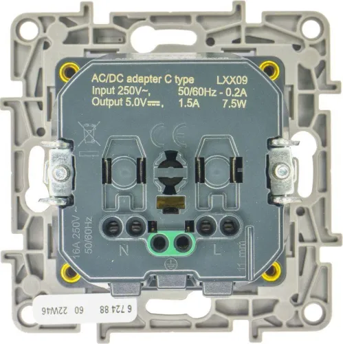 Розетка USB C Etika 16А 250В 1500мА 7.5Вт с заземл. защ. шторки безвинт. зажимы алюм. IEK 672488 фото 4