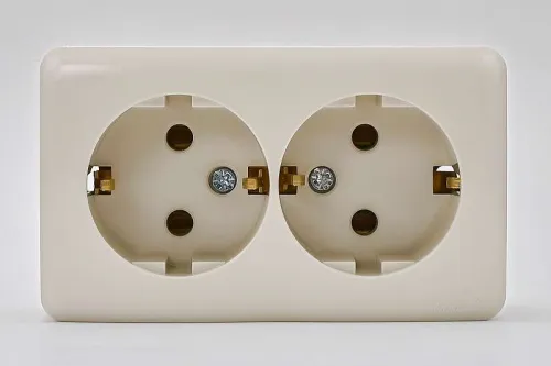 Розетка 2-м ОП VIOLA с заземл. крем. LEZARD 751-0300-127