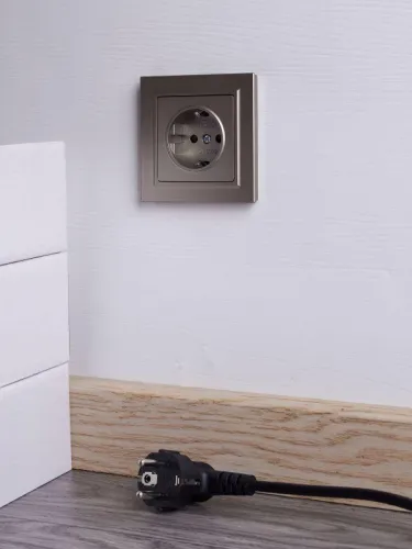 Розетка СП BRITE РСР14-1-0-БрШ 16А в сборе с заземл. защ. шторки шампань IEK BR-R14-16-K37-F фото 6