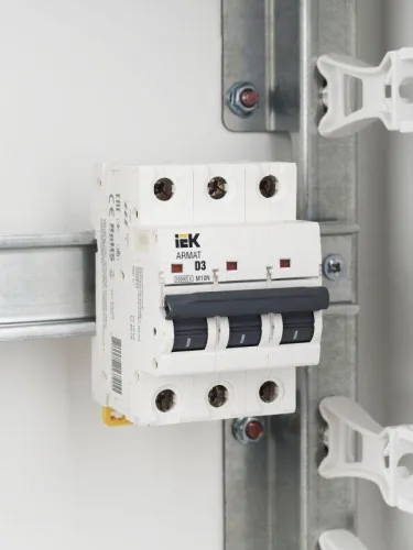 Выключатель автоматический модульный 3п D 3А M10N ARMAT IEK AR-M10N-3-D003 фото 3
