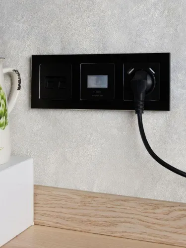 Рамка 3-м BRITE РУ-3-1-БрЧ металл черн. IEK BR-M32-M-K02 фото 3