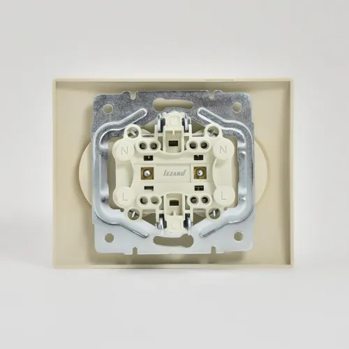 Розетка 2-м СП Karina 16А IP20 без заземл. термопласт крем. LEZARD 707-0300-128B фото 3