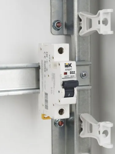 Выключатель автоматический модульный 1п D 32А M06N ARMAT IEK AR-M06N-1-D032 фото 3