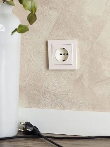 Розетка BRITE РС14-1-0-БрЖ 16А с заземл. защ. шторки механизм жемчуж. IEK BR-R14-16-K36 фото 3