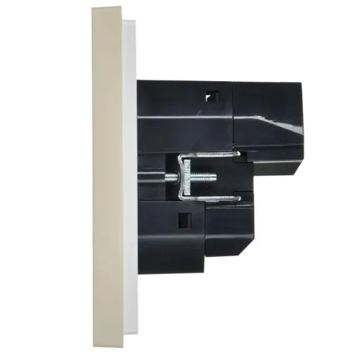 Розетка FORTE&PIANO FP445 16А USB A+A 3.1А с заземл. защ. шторки винт. крепл. ваниль IEK FP-R14-16-U21-D31-K10 фото 3