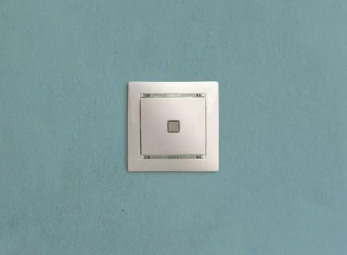 Выключатель 1-кл. СП Valena 10А IP31 250В с зел. индикацией механизм бел. IEK 774410 фото 4