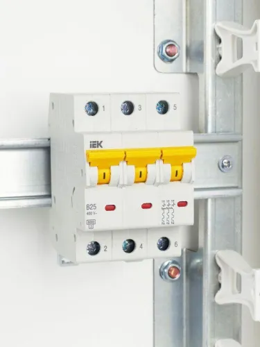 Выключатель автоматический модульный 3п B 25А 6кА ВА47-60M KARAT IEK MVA31-3-025-B фото 3