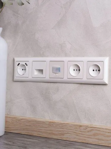 Рамка 5-м BRITE РУ-5-Бр беж./жемчуж. IEK BR-M52-12-1-K10 фото 5