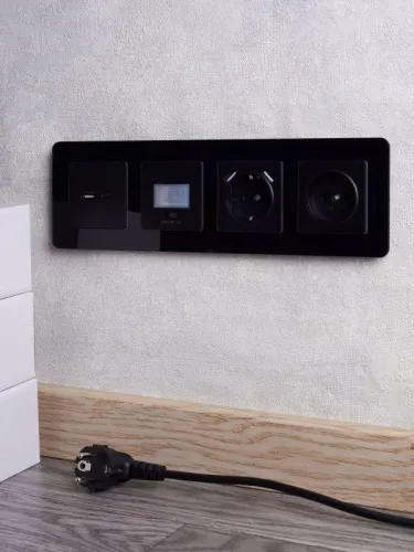 Рамка 4-м BRITE РУ-4-2-Бр стекло черн. RE IEK BR-M42-G-41-K02 фото 2