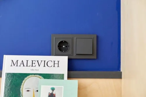 Розетка 1-м СП BRITE РС14-1-0-БрГ 16А с заземл. защ. шторки механизм графит IEK BR-R14-16-K53 фото 8