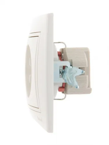 Розетка 1-м СП Mira 16А IP20 с заземл. защ. шторки со вставкой керамика жемчуж./бел. перламутр. LEZARD 701-3030-124 фото 2