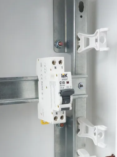 Выключатель автоматический дифференциального тока 2п (1P+N) C 10А 30мА тип A АВДТ B06S 18мм ARMAT IEK AR-B06S-1N-C10A030 фото 2