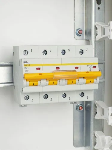 Выключатель автоматический модульный 4п C 25А 10кА ВА47-100 KARAT IEK MVA40-4-025-C фото 2