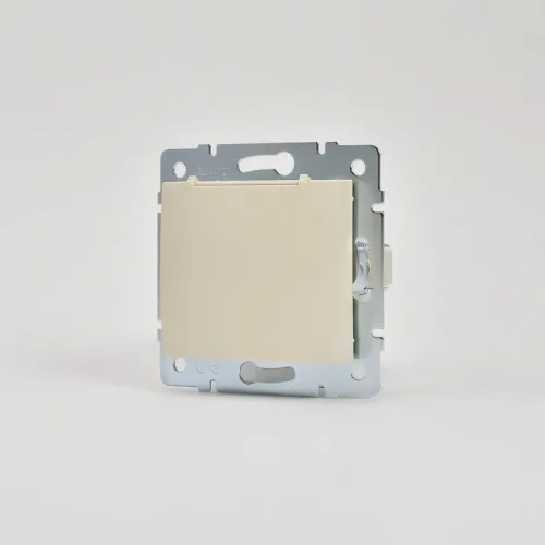 Розетка 1-м СП Karina с заземл. с крышкой термопласт механизм крем. LEZARD 707-0388-123B фото 2