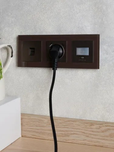 Розетка BRITE РЮш11-1-БрТБ 16А с USB A+C 18Вт с заземл. защ. шторки темн. механизм бронза IEK BR-R14-16-U22-018-K45 фото 8