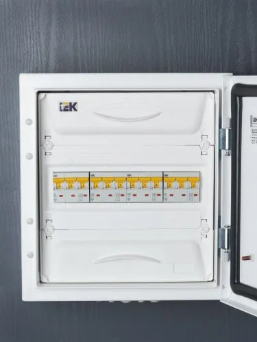 Выключатель автоматический модульный 3п C 20А 6кА ВА47-60M KARAT IEK MVA31-3-020-C
