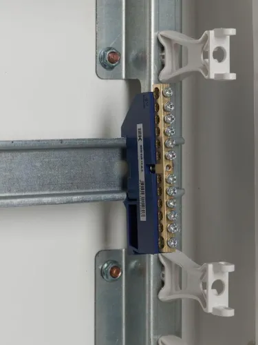 Шина нулевая на DIN-изол. ШНИ-6х9-12-Д-С IEK YNN10-69-12D-K07 фото 3