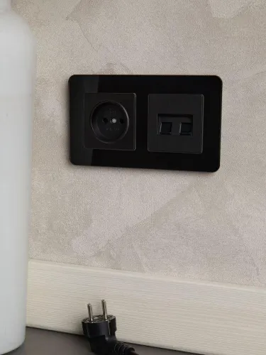 Розетка BRITE РС10-1-0-БрЧ 10А без заземл. без защ. шторок механизм черн. IEK BR-R10-10-K02 фото 3