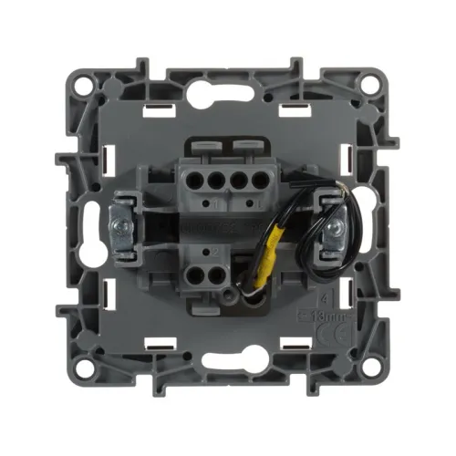 Переключатель 1-кл. СП Etika Plus 10А IP20 250В 10AX с подсветкой безвинтов. зажимы механизм сл. кость IEK 672315 фото 2