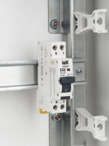 Выключатель автоматический дифференциального тока 2п (1P+N) C 32А 30мА тип A АВДТ B06S 18мм ARMAT IEK AR-B06S-1N-C32A030 фото 2
