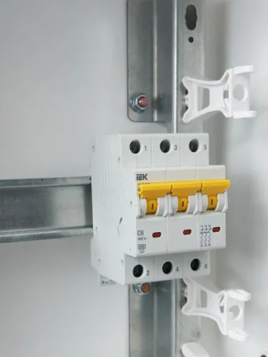 Выключатель автоматический модульный 3п C 6А 6кА ВА47-60M KARAT IEK MVA31-3-006-C фото 10
