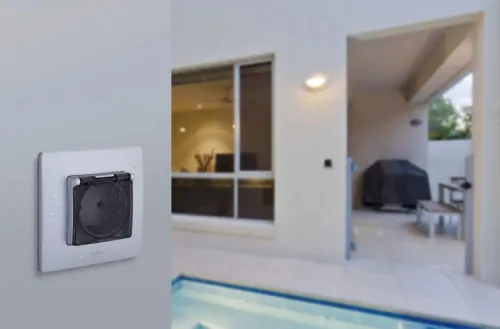 Розетка 1-м СП Etika 16А IP44 250В с заземл. со шторками с защ. крышкой безвинтов. зажимы алюм. IEK 672426 фото 9