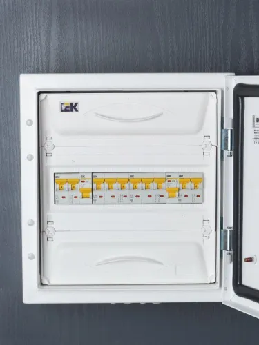 Выключатель автоматический модульный 3п C 16А 6кА ВА47-60M KARAT IEK MVA31-3-016-C фото 2