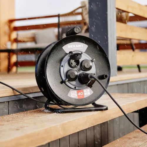 Удлинитель на метал. катушке 4х40 с заземл. IP44 КГ 3х1.5 c защ. крышкой Rexant 13-5012 фото 4