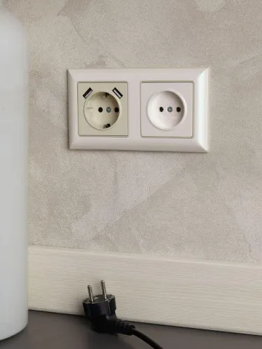 Рамка 2-м BRITE РУ-2-Бр беж./жемчуж. IEK BR-M22-12-1-K10 фото 2