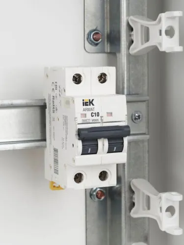 Выключатель автоматический модульный 2п C 10А M06N ARMAT IEK AR-M06N-2-C010 фото 3