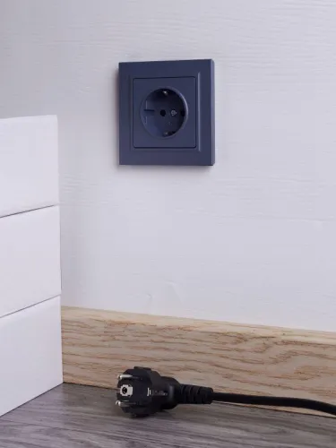 Розетка СП BRITE РСР14-1-0-БрМ 16А в сборе с заземл. защ. шторки маренго IEK BR-R14-16-K35-F фото 6