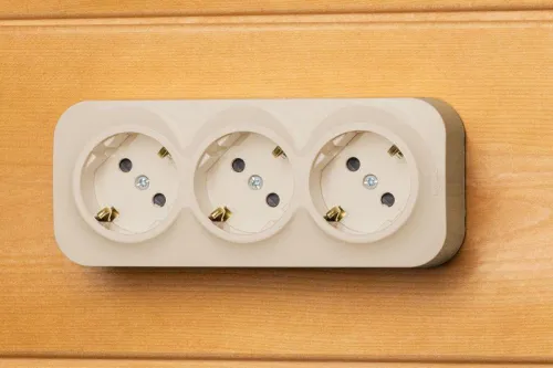 Розетка 3-м ОП Quteo 16А IP20 250В 3х2P+E с заземл. защ. шторки сл. кость IEK 782268 фото 2