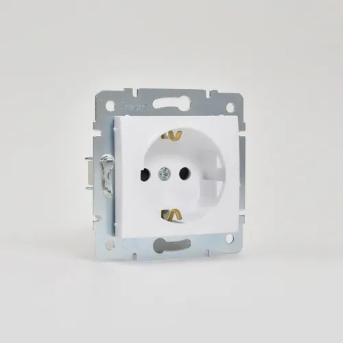 Розетка 1-м СП Karina с заземл. защ. шторки термопласт механизм бел. LEZARD 707-0288-124B фото 2