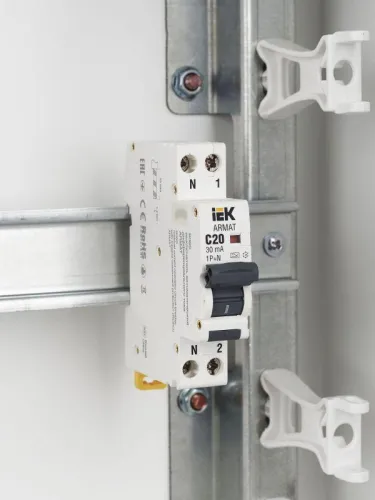 Выключатель автоматический дифференциального тока 2п (1P+N) C 20А 30мА тип A АВДТ B06S 18мм ARMAT IEK AR-B06S-1N-C20A030 фото 2