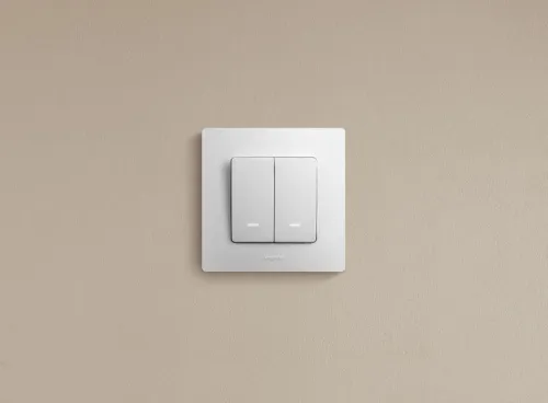 Выключатель 2-кл. СП Etika 10А IP20 250В 10AX с подсветкой/индикацией безвинтов. зажимы механизм бел. IEK 672204 фото 7