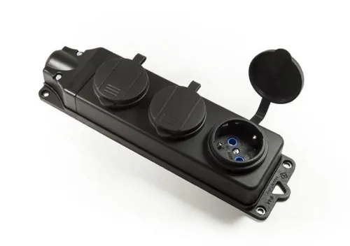 Розетка р резиновом корпусе трехместная EMAS EKS116PG3