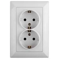 Розетка 2-м СП Solo 4-208-01 16А 250В IP20 2х2P+E Schuko с заземл. защ. шторки бел. Intro Б0053697