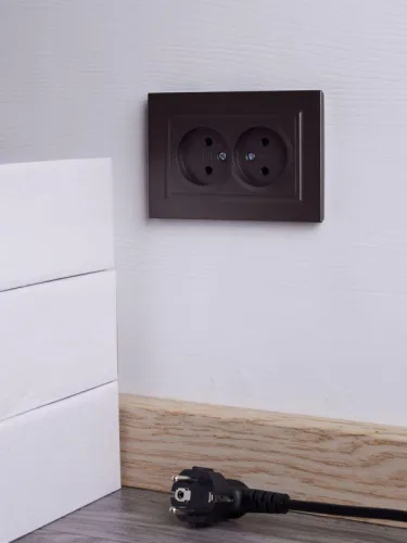 Розетка 2-м СП BRITE РС12-2-БрТБ 10А в сборе без заземл. без защ. шторок бр. IEK BR-R20-10-K45-F фото 5