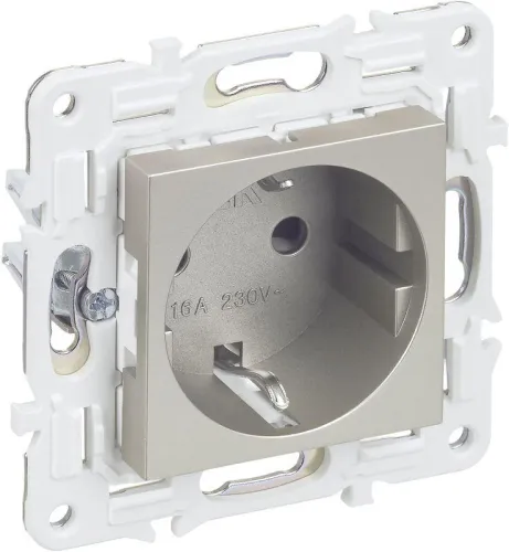 Розетка SKANDY 16А с заземл. защ. шторки SK-R04Sh шампань IEK SK-R14-16-K37