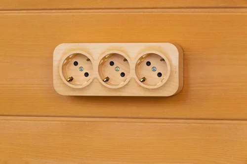 Розетка 3-м ОП Quteo 16А IP20 250В 3х2P+E с заземл. защ. шторки дерево IEK 782288 фото 2