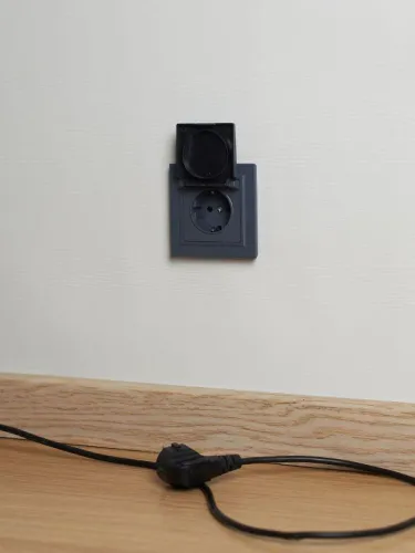 Розетка BRITE РСбш10-3-БрМ 16А IP20 с заземл. защ. шторки с крышкой механизм маренго IEK BR-R16-16-K35 фото 4