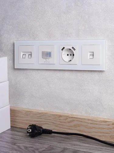 Рамка 4-м BRITE РУ-4-2-Бр стекло бел. матов. IEK BR-M42-G-31-K01 фото 2