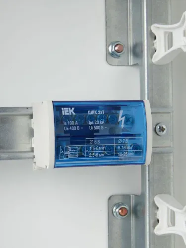 Шина на DIN-рейку в корпусе (кросс-модуль) ШНК 2х7 L+PEN IEK YND10-2-07-100 фото 3