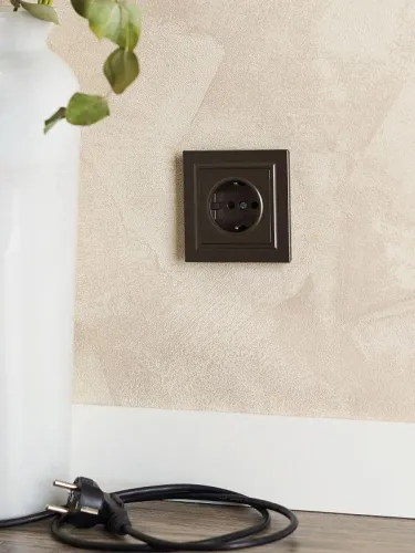 Розетка 1-м СП BRITE РС14-1-0-БрТБ 16А с заземл. защ. шторки механизм бронза IEK BR-R14-16-K45 фото 2