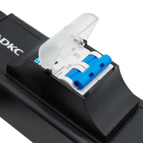 Блок распределения питания 6-м 16А 2п Schuko для 19дюйм шкафов с авт. выкл. вх. разъем Schuko DKC R519SH6CB фото 2