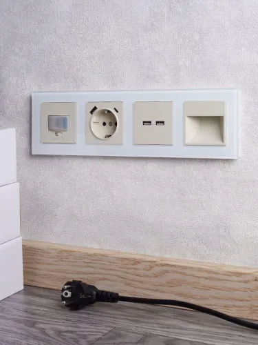 Рамка 4-м BRITE РУ-4-2-БрБ стекло бел. IEK BR-M42-G-K01 фото 3