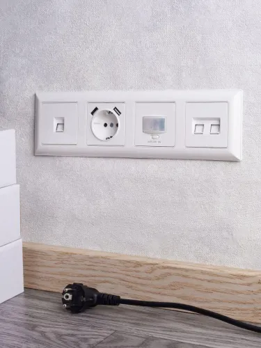 Рамка 4-м BRITE РУ-4-Бр бел./бел. IEK BR-M42-12-K01 фото 5